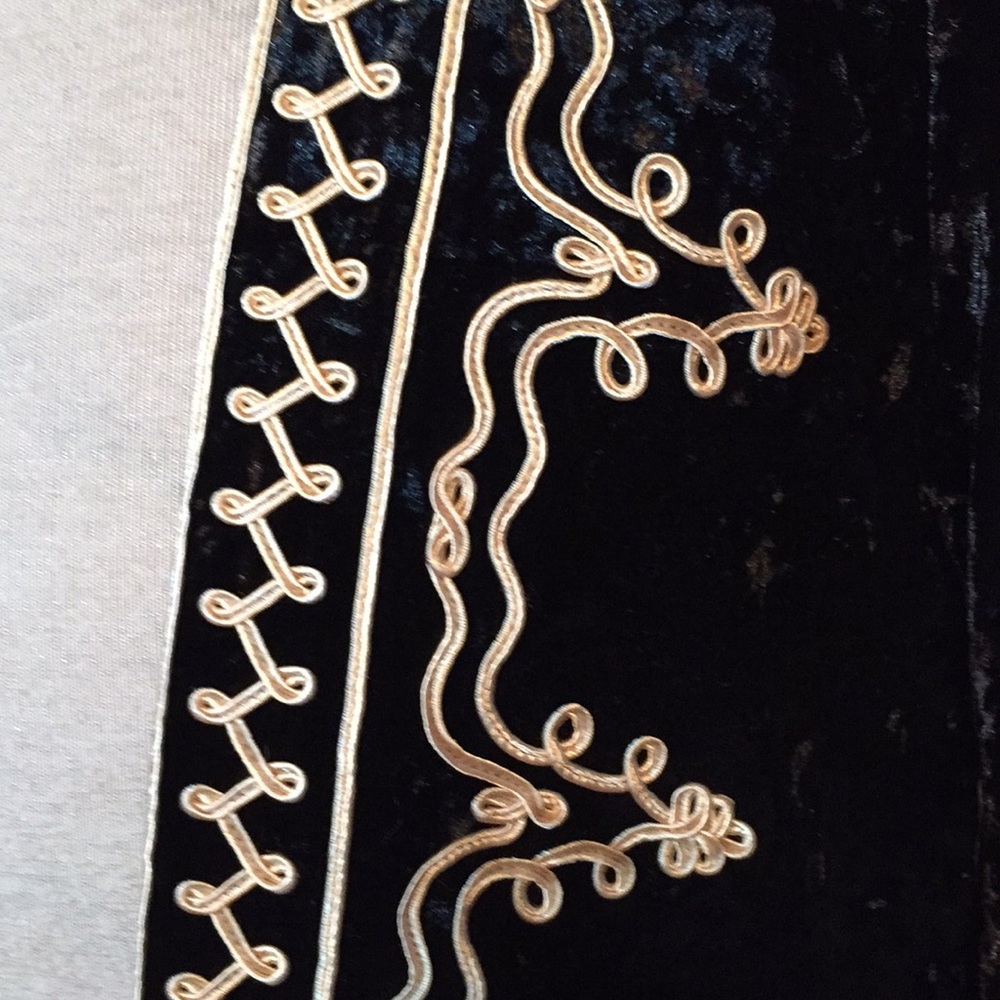 Gimmicks piping-Ornate crushed Black Velvet Jacket - Picture 2 of 8